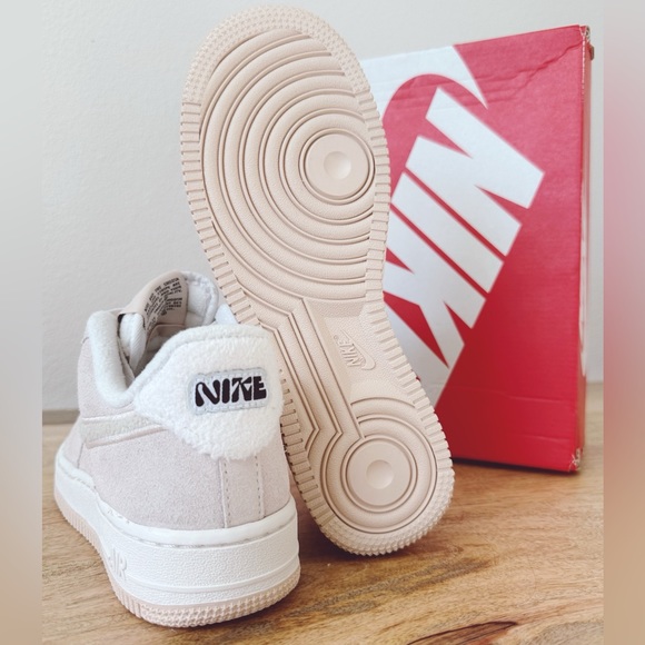 Size 7 - Nike Air Force 1 '07 SE Sanddrift Sherpa - Picture 2 of 6